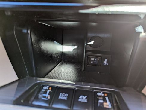 Used 2013 Toyota Camry XLE w/ Leather Pkg image 24