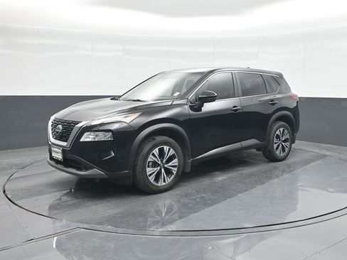 Used 2023 Nissan Rogue SV image 1