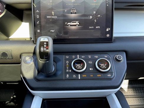 Used 2025 Land Rover Defender 110 S image 15
