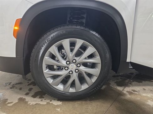 New 2026 Buick Enclave Preferred w/ LPO, Floor Liner Package image 39