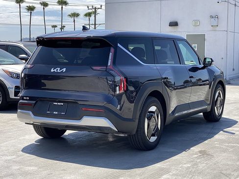 New 2026 Kia EV9 Light RWD image 3