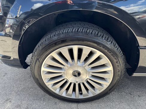 Used 2015 Lincoln Navigator 4WD w/ Equipment Group 101A Reserve image 18