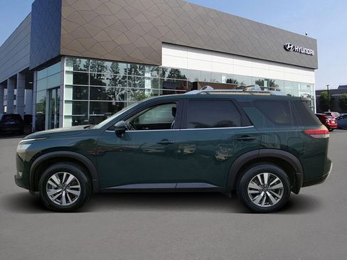 Used 2023 Nissan Pathfinder SL image 3