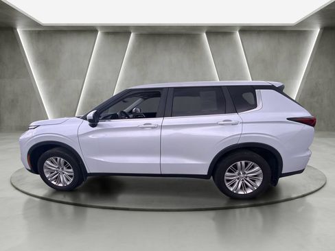Used 2024 Mitsubishi Outlander ES AWD/4WD image 6