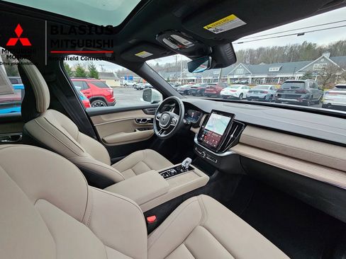 Used 2025 Volvo XC90 B6 Plus image 16