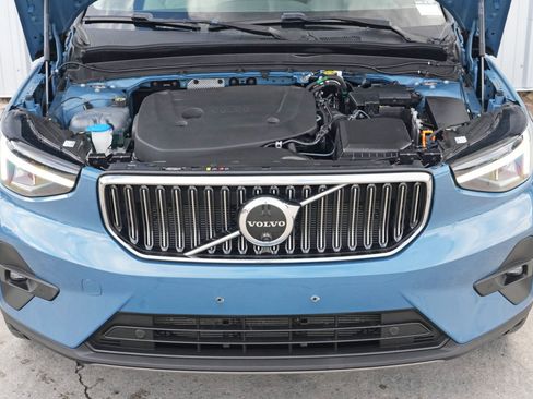 Used 2023 Volvo XC40 B5 Ultimate image 7