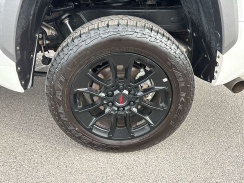 Used 2024 Toyota Tundra Limited AWD/4WD image 7