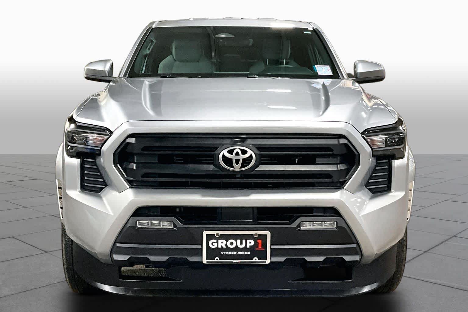 Certified 2025 Toyota Tacoma SR5 AWD/4WD image 4