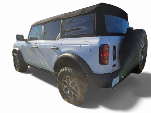 Used 2023 Ford Bronco Badlands image 3