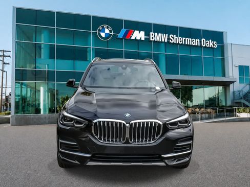 Used 2023 BMW X5 xDrive45e w/ Parking Assistance Package AWD/4WD image 2