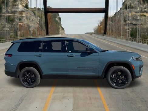 New 2026 Jeep Grand Cherokee L Limited w/ Limited Altitude Package AWD/4WD image 13