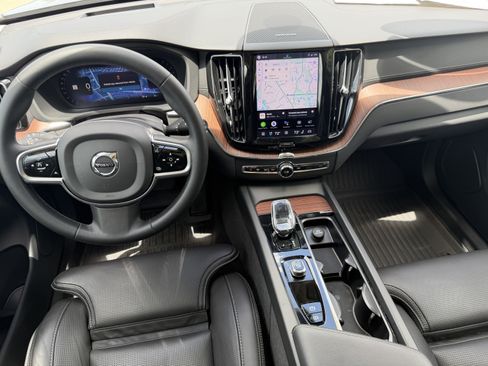 Certified 2023 Volvo XC60 B5 Ultimate w/ Climate Package FWD image 14