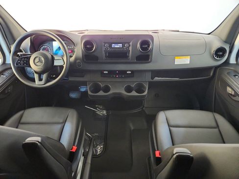 Used 2024 Mercedes-Benz Sprinter 2500 image 15