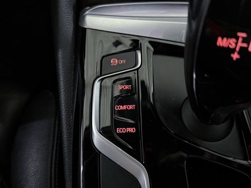 Used 2017 BMW 540i xDrive image 39