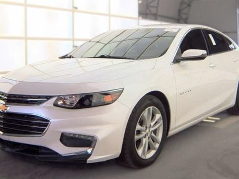 Used 2016 Chevrolet Malibu LT w/ Leather Package FWD image 3