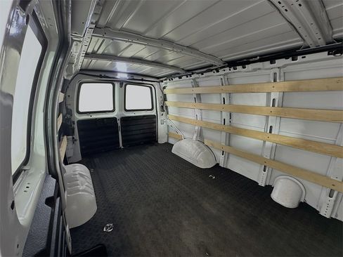 Used 2023 GMC Savana 2500 w/ Driver Convenience Package image 28