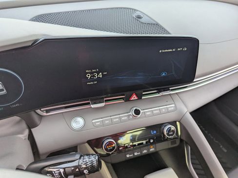 Used 2024 Hyundai Elantra SEL image 26