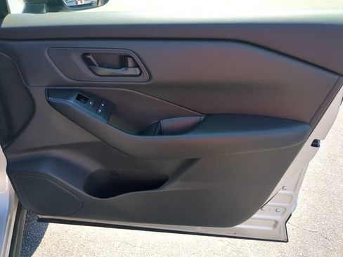 Used 2024 Nissan Rogue S FWD image 31