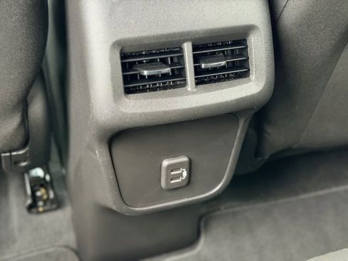 Certified 2023 Chevrolet Equinox LT image 24