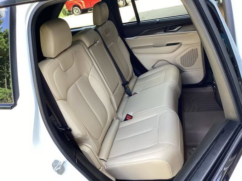 Used 2025 Jeep Grand Cherokee Limited w/ Luxury Tech Group II AWD/4WD image 44