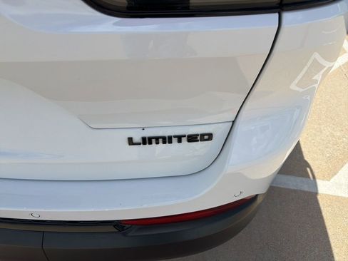 Used 2023 Jeep Grand Cherokee L Limited w/ Luxury Tech Group II image 3