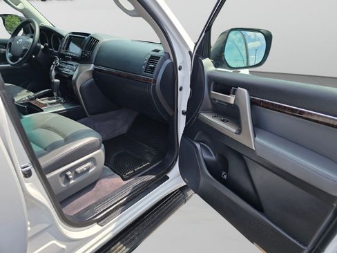 Used 2009 Toyota Land Cruiser AWD/4WD image 30