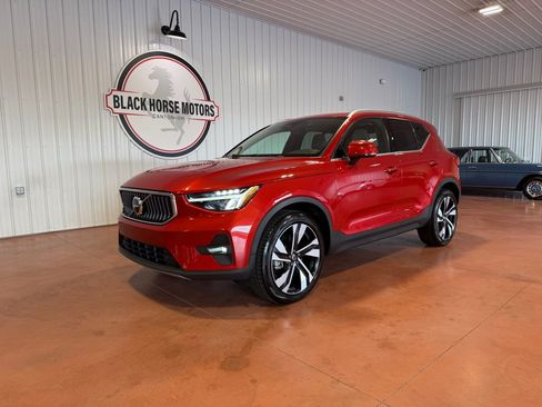 Used 2023 Volvo XC40 B5 Plus w/ Protection Package Premier AWD/4WD image 5