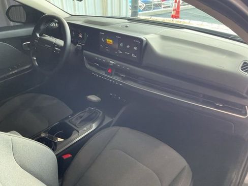 Used 2025 Kia K4 LXS image 21