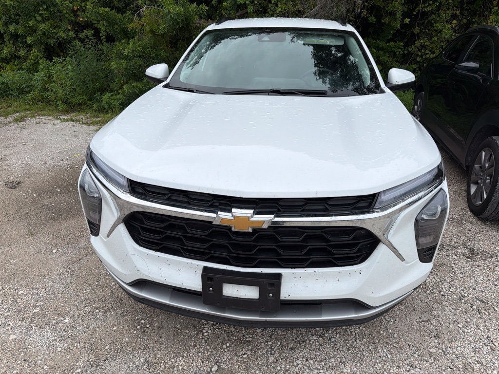 Used 2025 Chevrolet Trax LT w/ LT Convenience Package FWD image 6