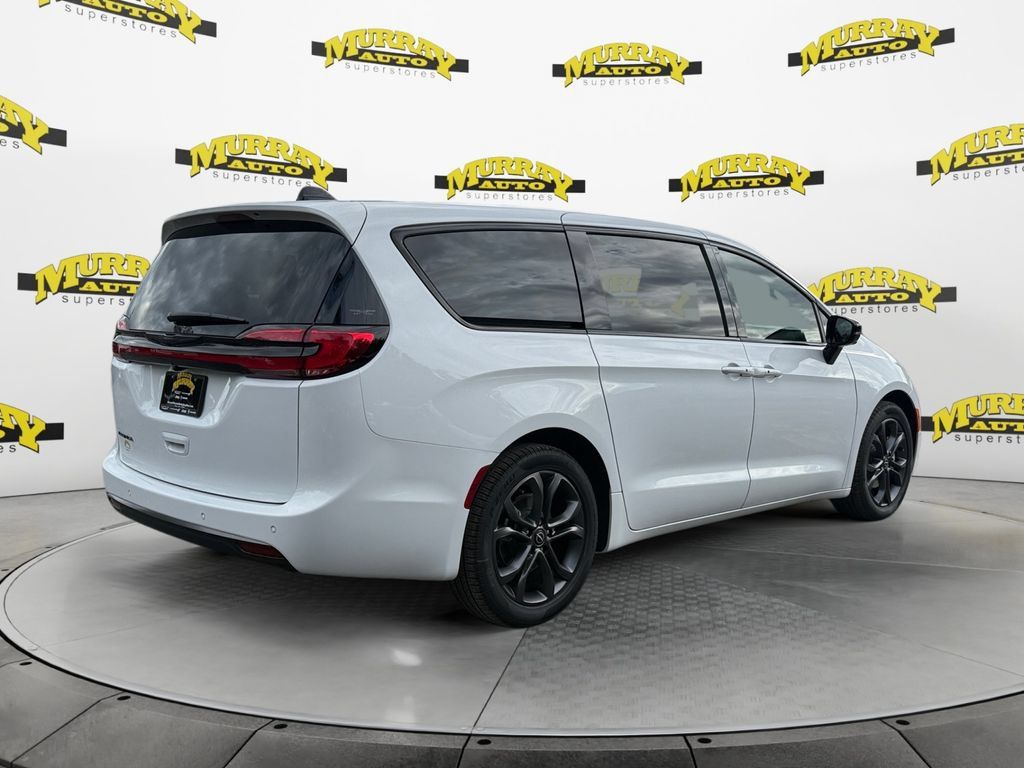 New 2026 Chrysler Pacifica Select FWD image 5