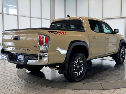 Used 2020 Toyota Tacoma TRD Off-Road AWD/4WD image 8