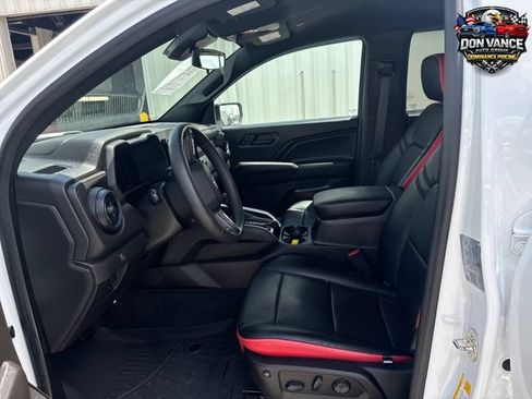 Used 2023 Chevrolet Colorado Trail Boss w/ Technology Package AWD/4WD image 9