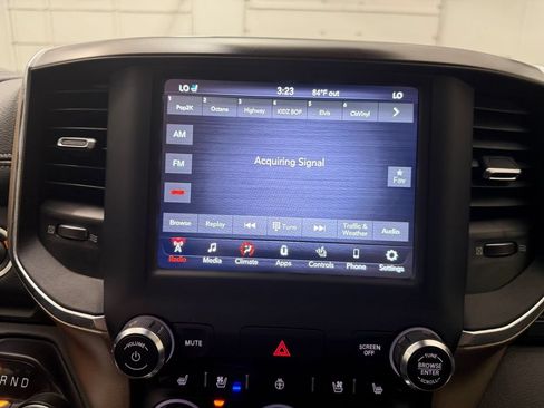 Used 2021 RAM 1500 Laramie AWD/4WD image 19