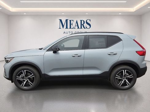 New 2026 Volvo XC40 B4 Core FWD image 2