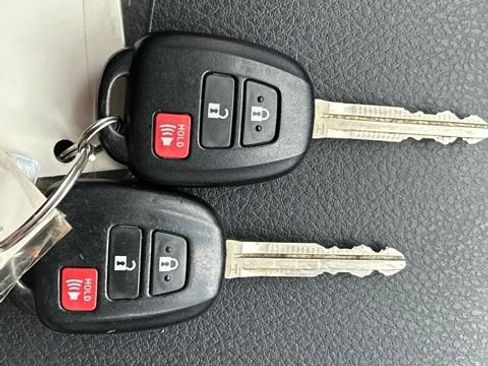 Used 2019 Toyota Tacoma SR5 AWD/4WD image 59