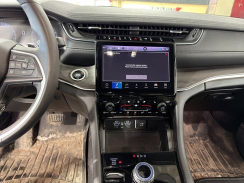 Used 2023 Jeep Grand Cherokee L Limited w/ Luxury Tech Group II AWD/4WD image 7