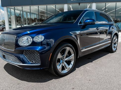 Used 2024 Bentley Bentayga Extended Wheelbase AWD/4WD image 21