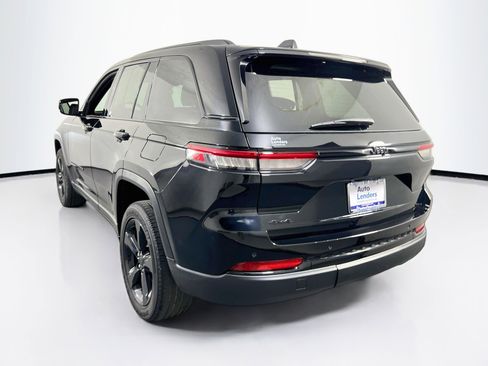 Used 2023 Jeep Grand Cherokee Altitude image 7