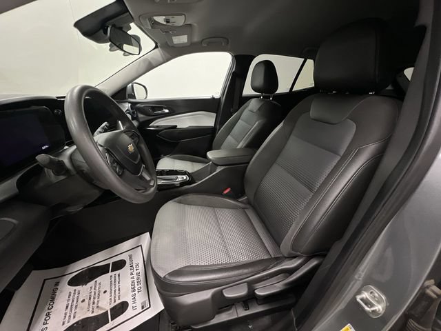 Used 2025 Chevrolet Trax LT FWD image 19