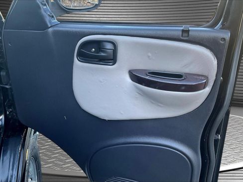 Used 2001 Dodge B3500 image 24