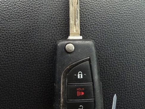Used 2020 Toyota RAV4 LE FWD image 26