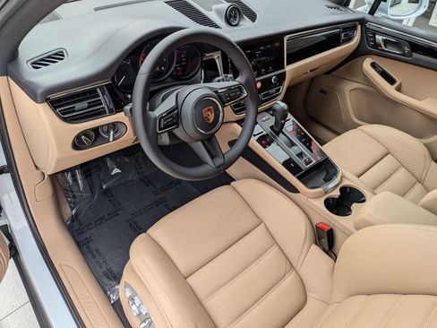 New 2026 Porsche Macan image 4