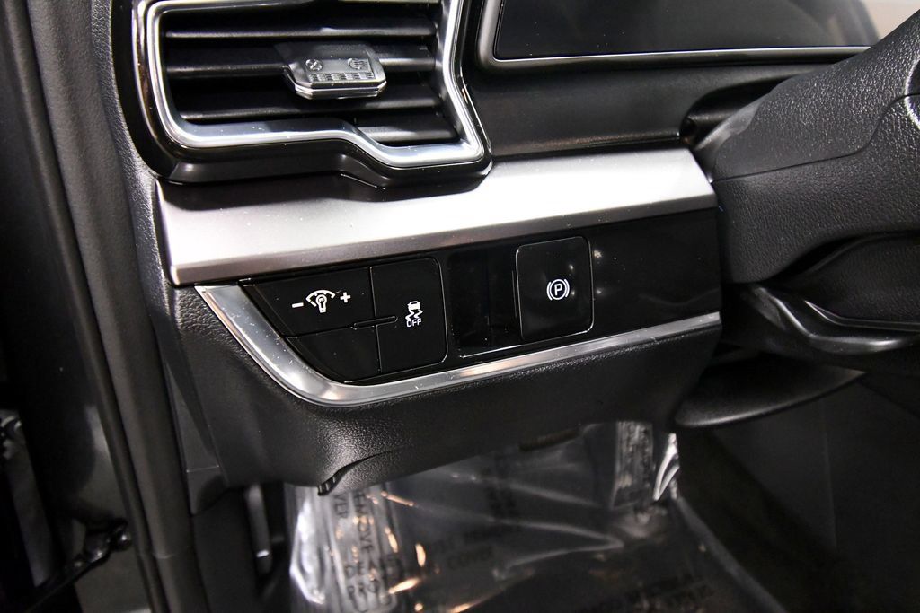 Certified 2025 Kia Sportage EX AWD/4WD image 19