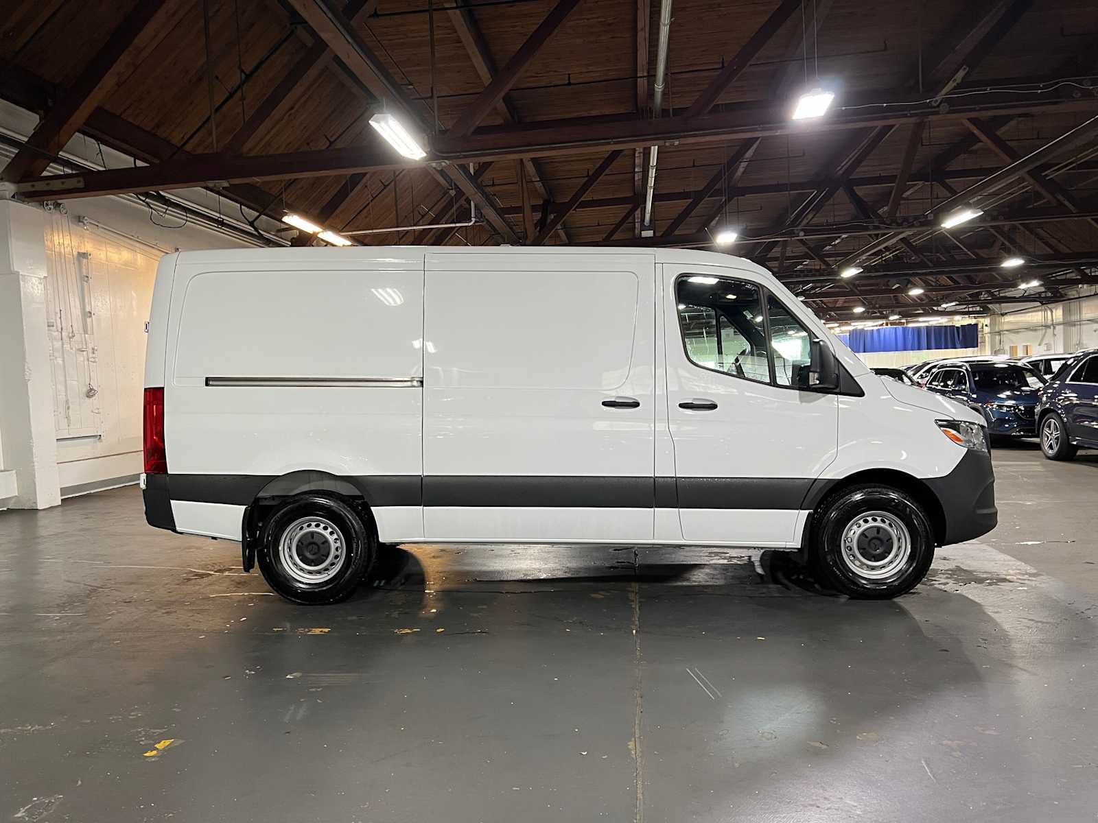 Used 2025 Mercedes-Benz Sprinter 2500 image 2