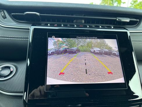 New 2025 Jeep Grand Cherokee Altitude image 13