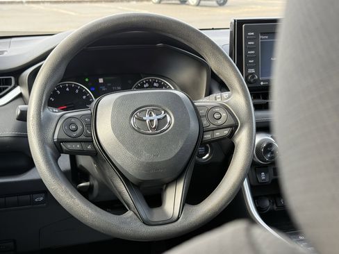 Used 2020 Toyota RAV4 XLE image 15