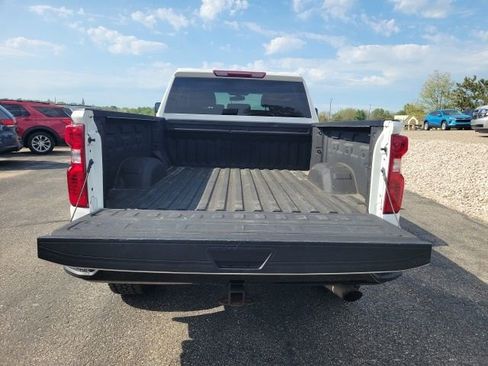 Used 2022 Chevrolet Silverado 2500 Custom w/ Custom Value Package AWD/4WD image 9