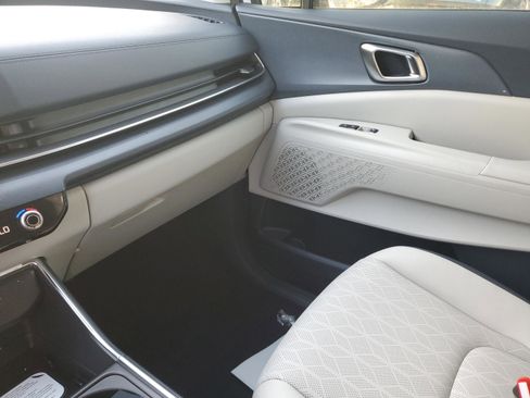 New 2026 Kia Carnival EX image 24