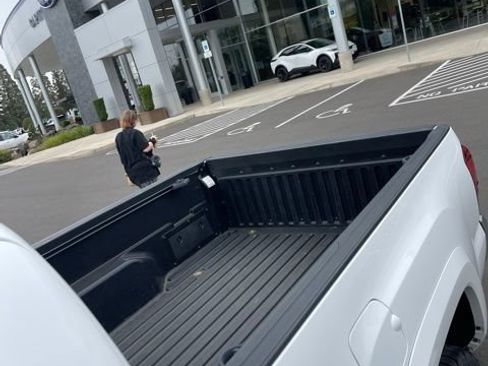Used 2019 Toyota Tacoma SR5 AWD/4WD image 5