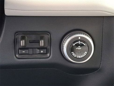 New 2025 Lincoln Navigator Reserve image 19